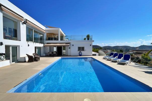 5 bed villa in Moraira