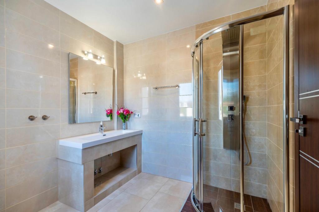 7 bed villa in Alfaz del Pi