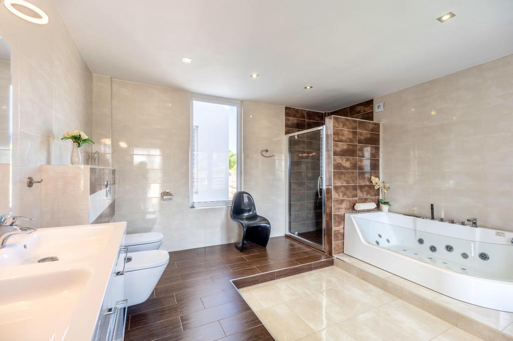 7 bed villa in Alfaz del Pi