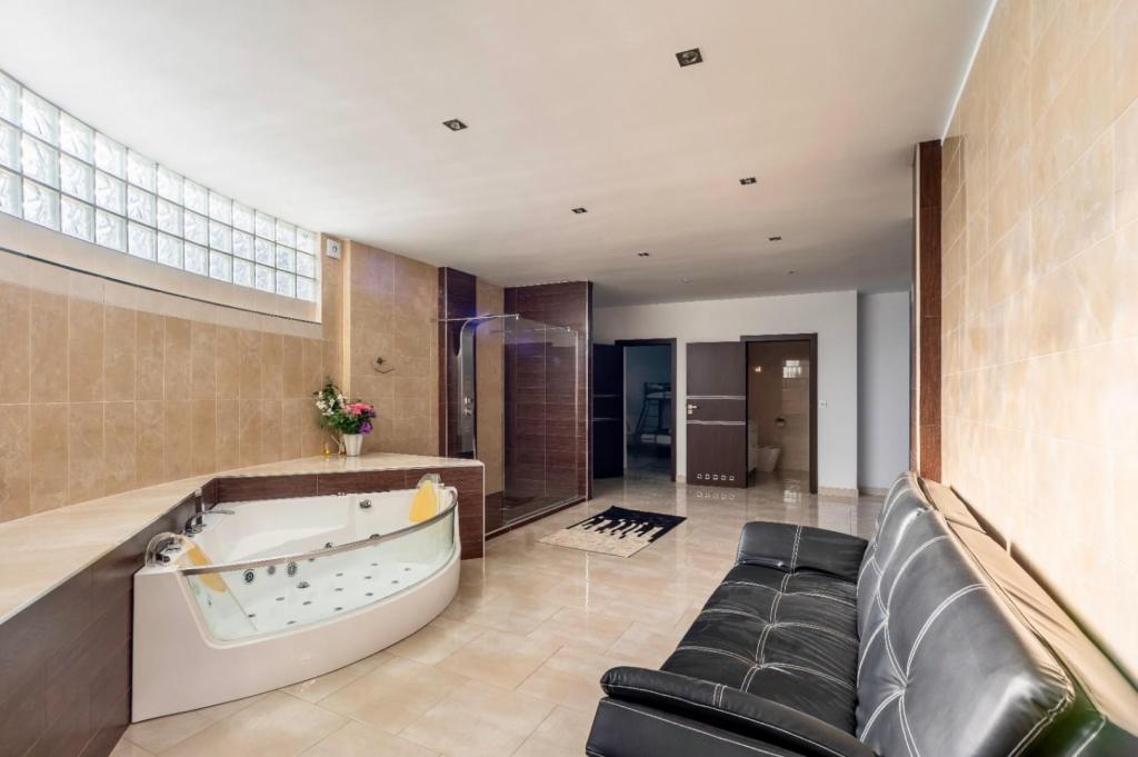 7 bed villa in Alfaz del Pi