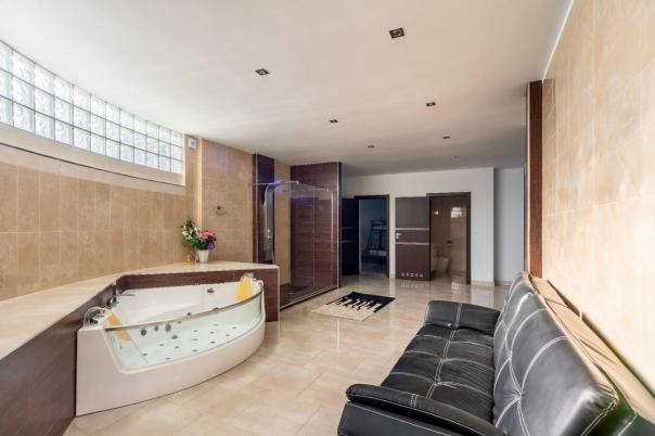 7 bed villa in Alfaz del Pi