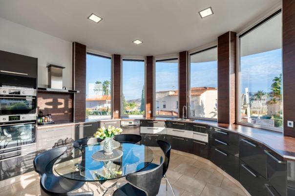 7 bed villa in Alfaz del Pi