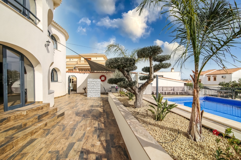 6 bed villa in Calp