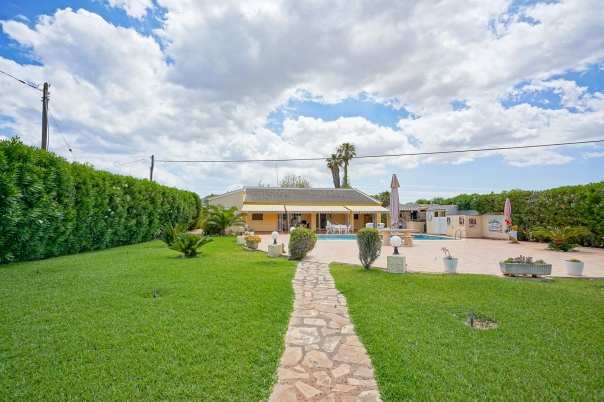 5 bed villa in Els Poblets