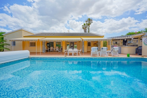 5 bed villa in Els Poblets