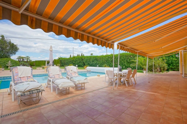 5 bed villa in Els Poblets