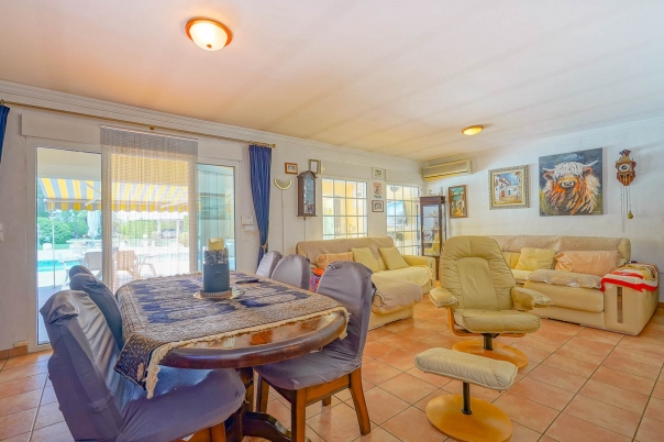 5 bed villa in Els Poblets