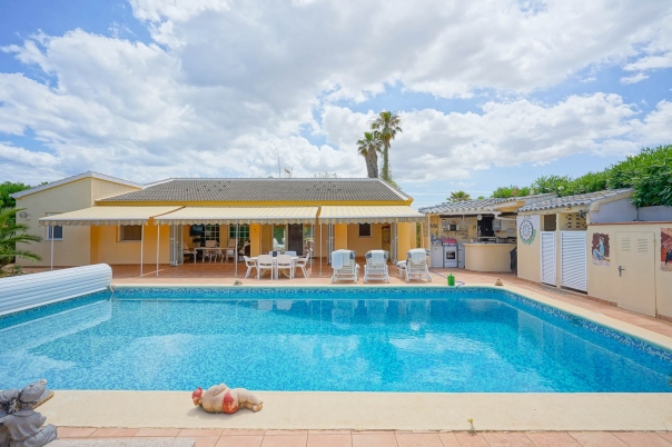 5 bed villa in Els Poblets