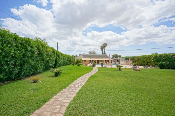 5 bed villa in Els Poblets