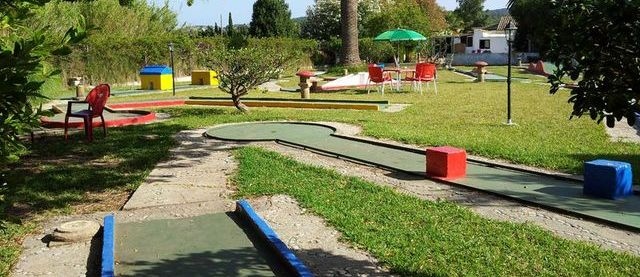 Quo Vadis Live Music & Mini Golf