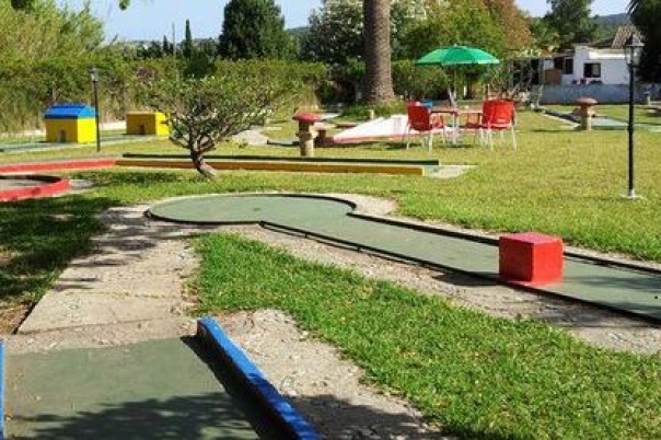 Quo Vadis Live Music & Mini Golf