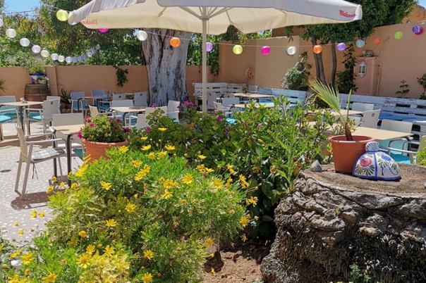 Quo Vadis Live Music & Mini Golf