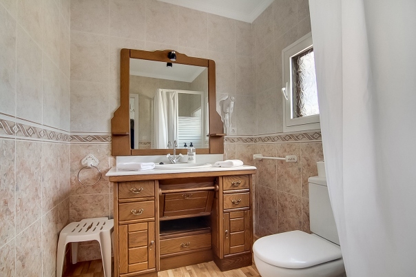 9 bed commercial premises in Calp