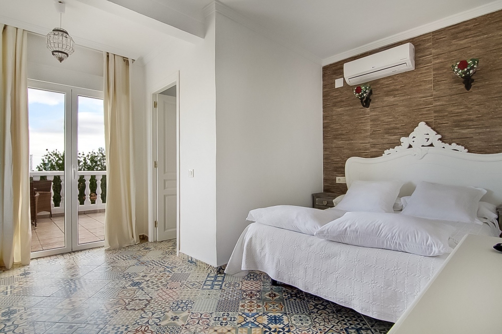 9 bed commercial premises in Calp