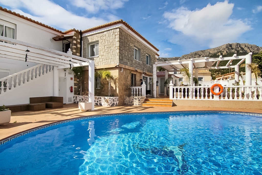 9 bed commercial premises in Calp