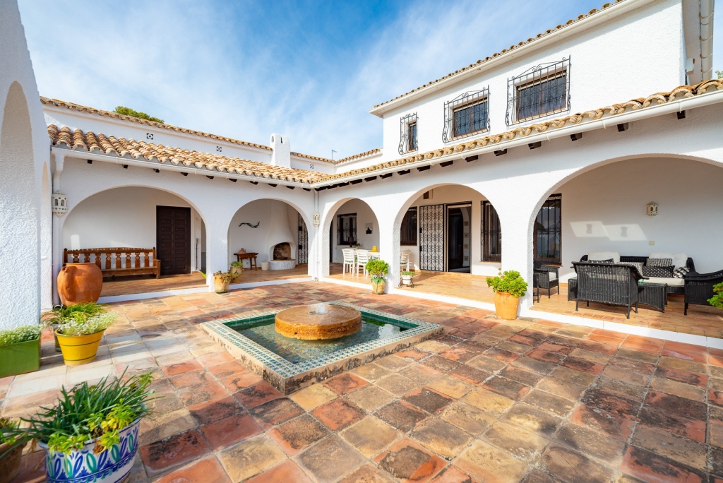 5 bed villa in Moraira