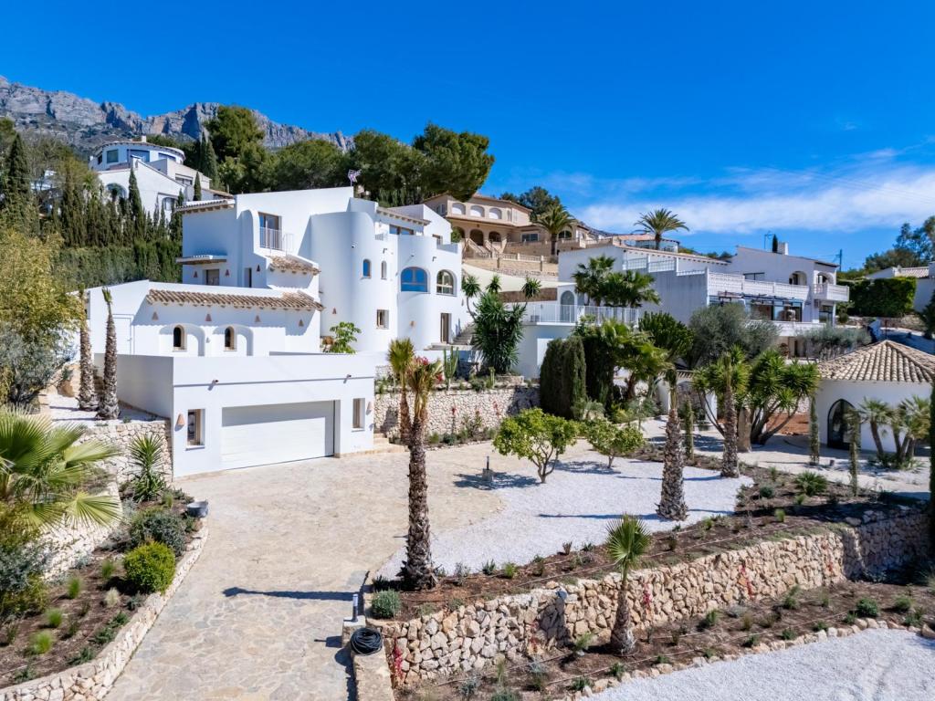5 bed villa in Altea