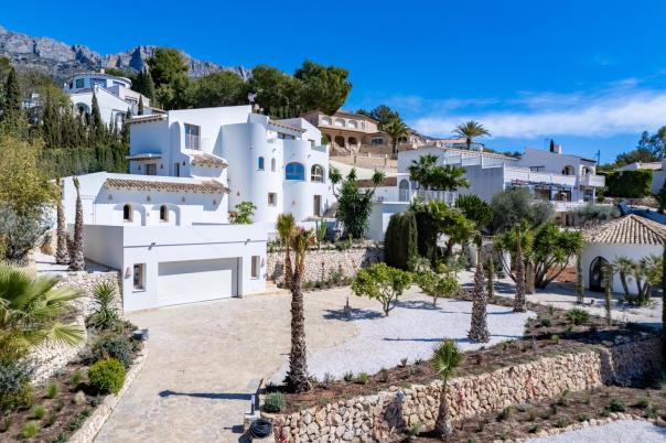 5 bed villa in Altea