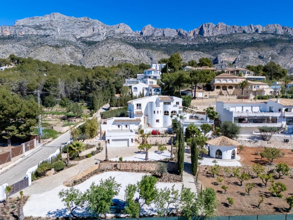 5 bed villa in Altea