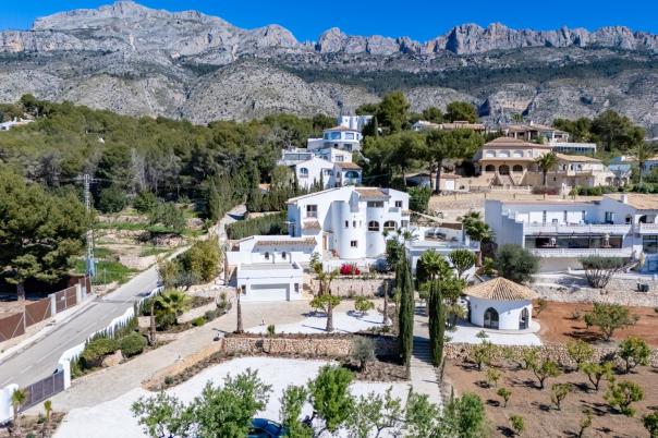 5 bed villa in Altea