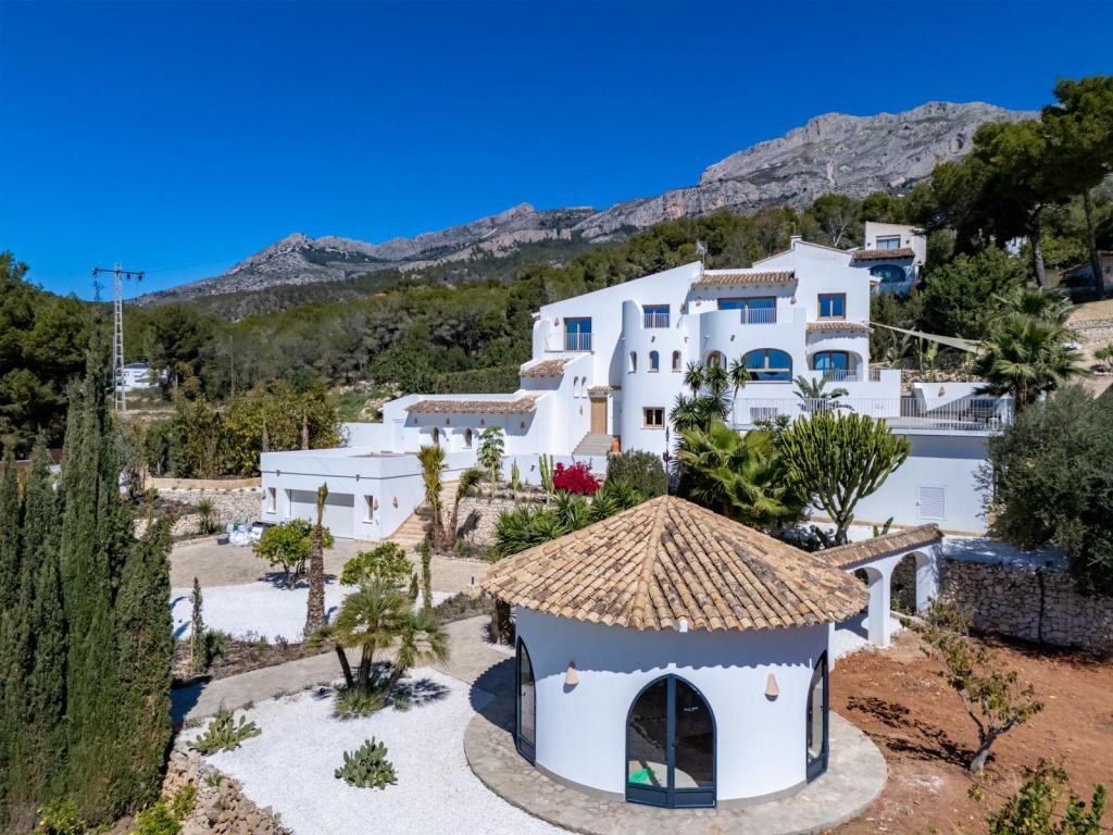 5 bed villa in Altea