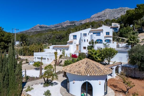 5 bed villa in Altea