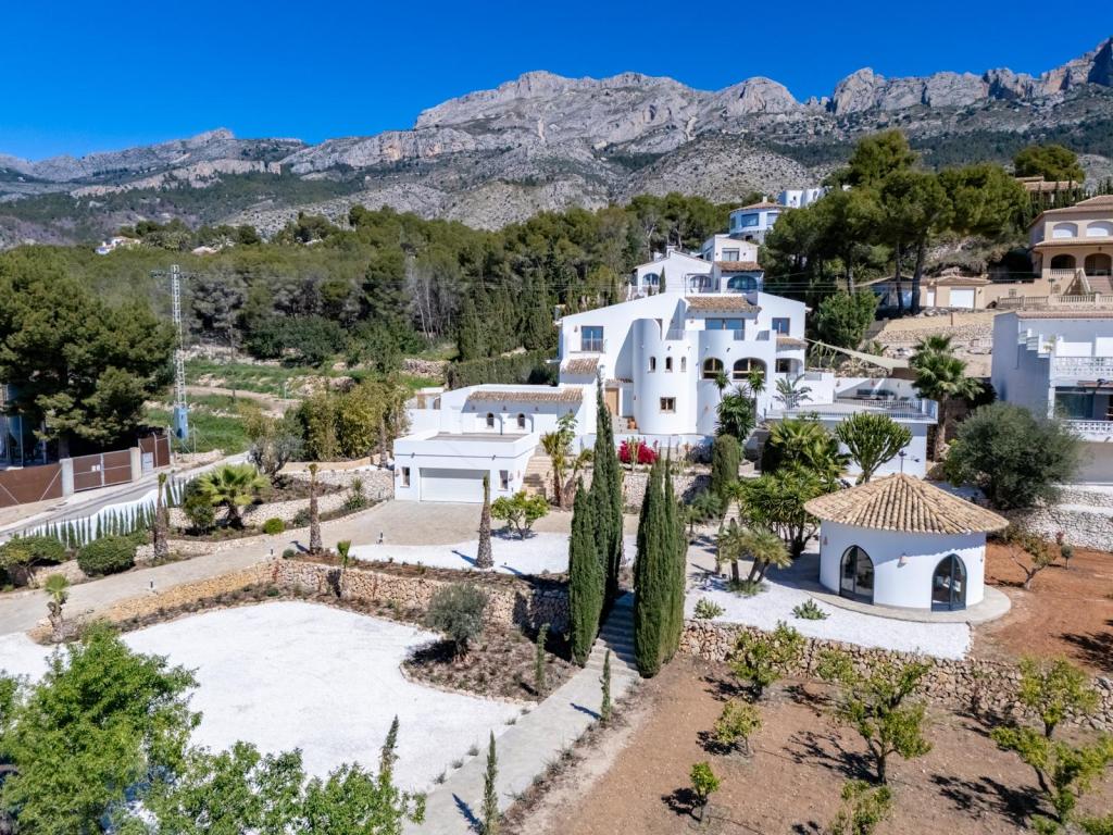 5 bed villa in Altea