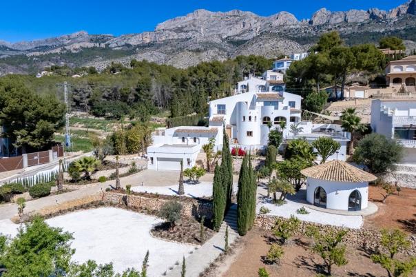 5 bed villa in Altea