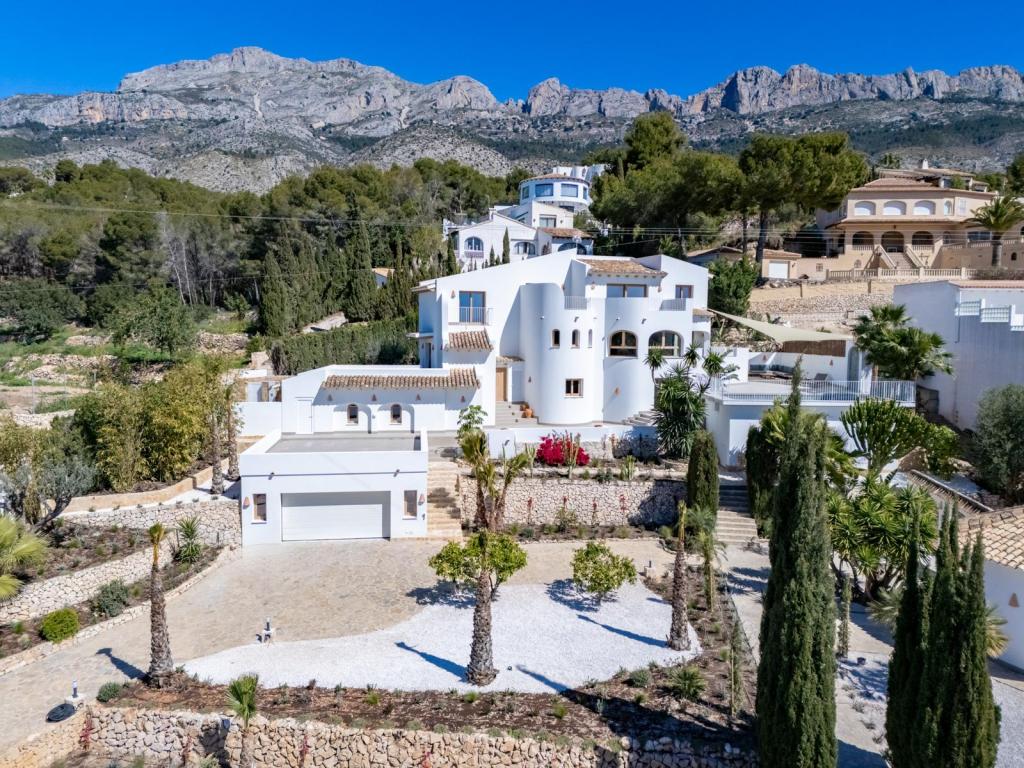 5 bed villa in Altea