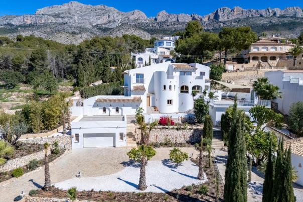 5 bed villa in Altea