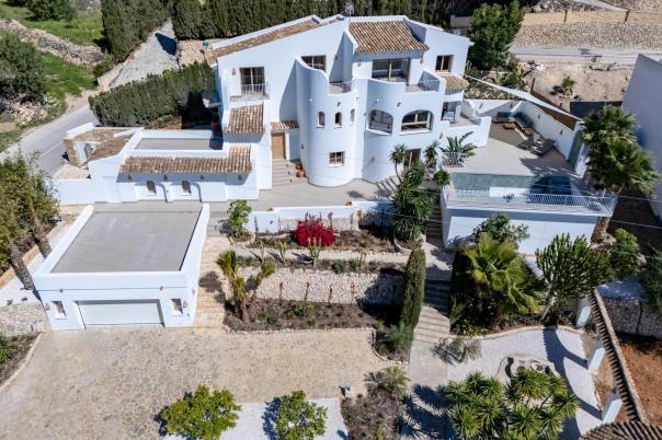 5 bed villa in Altea