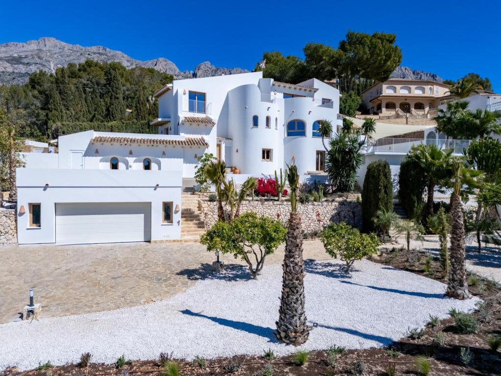 5 bed villa in Altea
