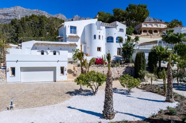 5 bed villa in Altea