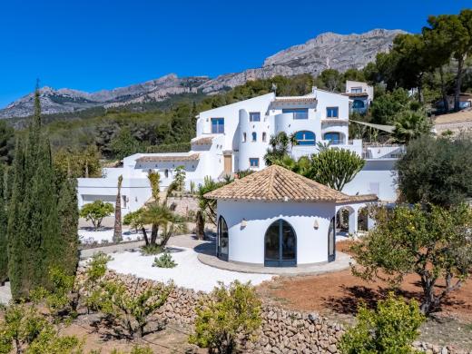 5 bed villa in Altea
