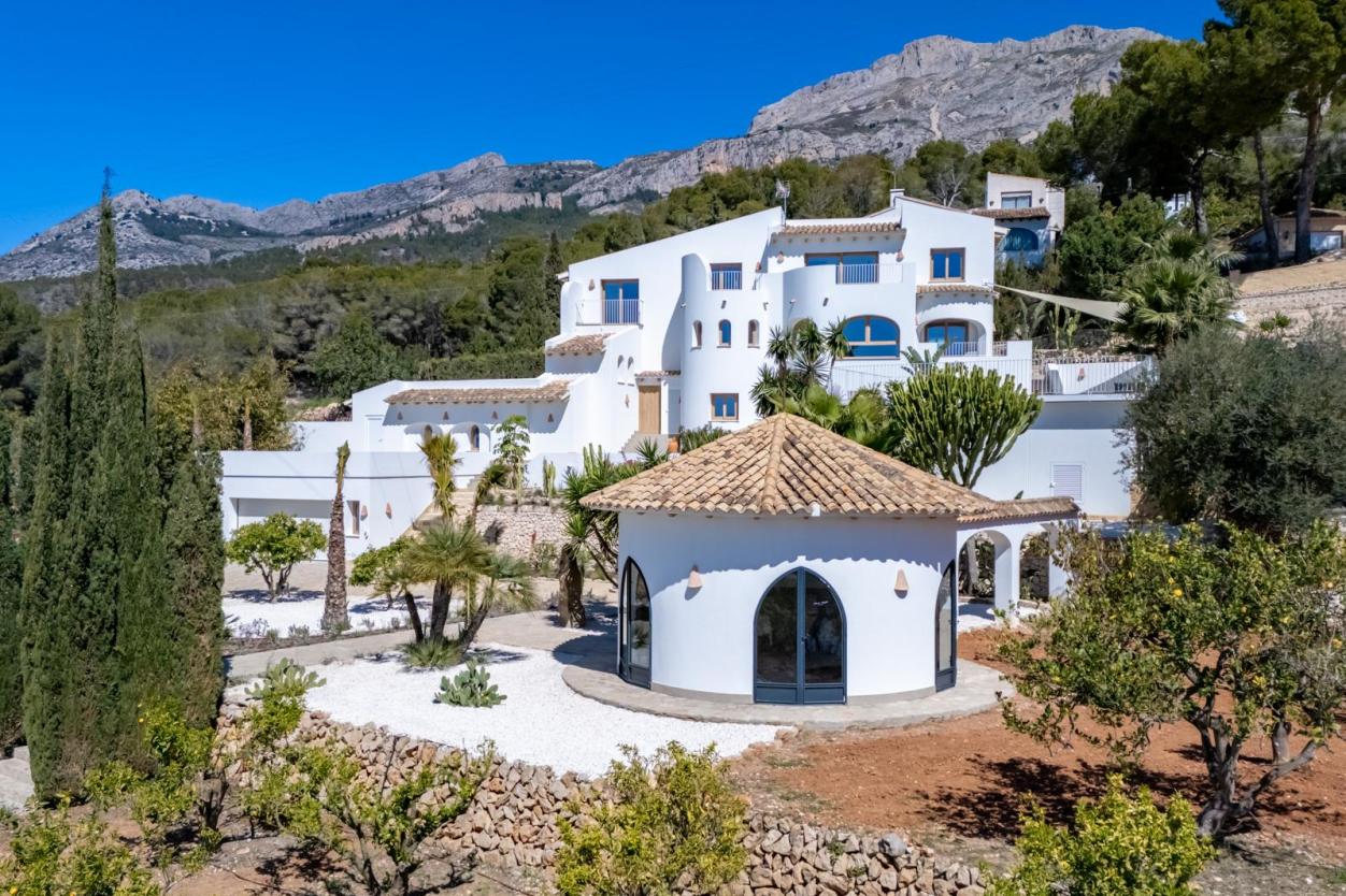 5 bed villa in Altea