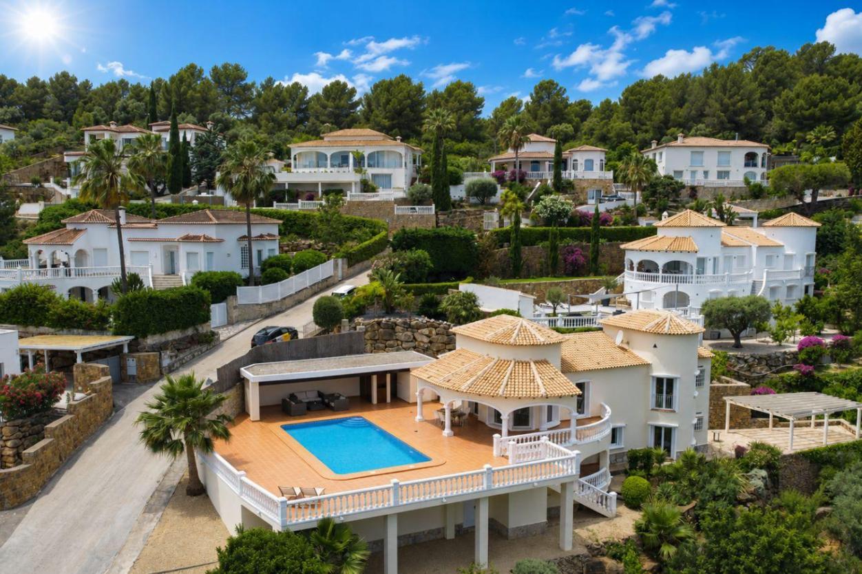 5 bed villa in Pedreguer