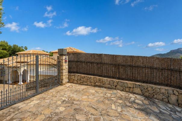 5 bed villa in Pedreguer