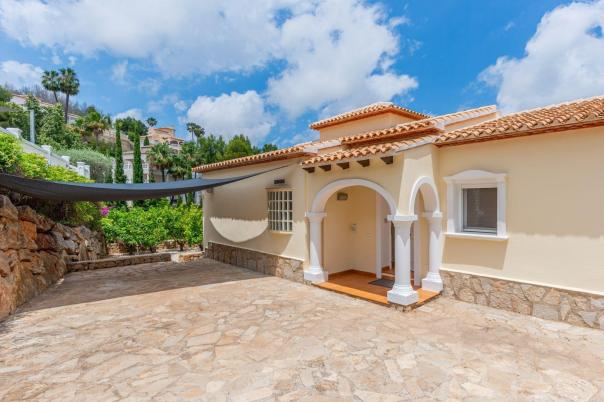 5 bed villa in Pedreguer