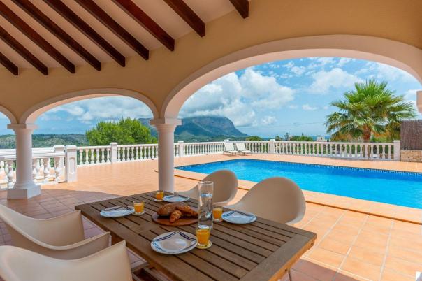 5 bed villa in Pedreguer