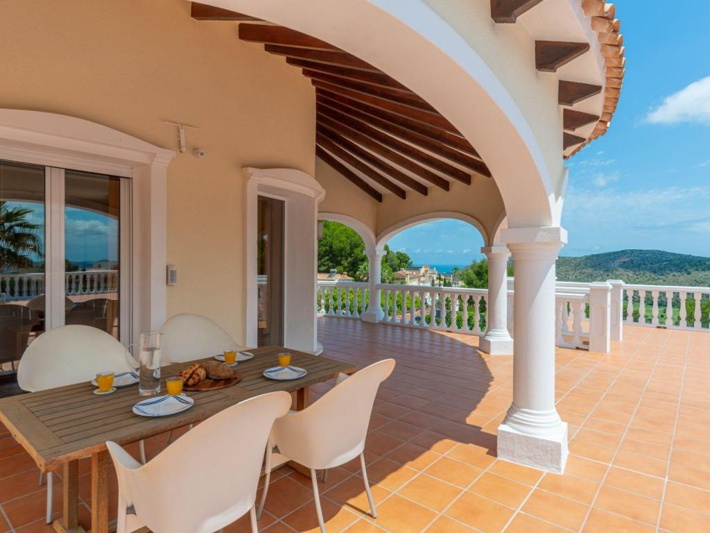 5 bed villa in Pedreguer