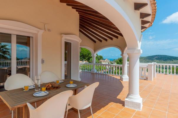 5 bed villa in Pedreguer