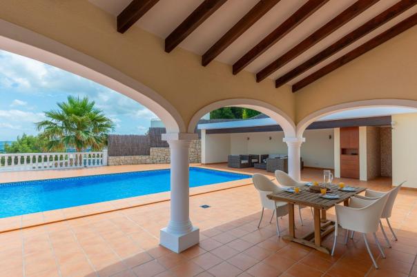 5 bed villa in Pedreguer