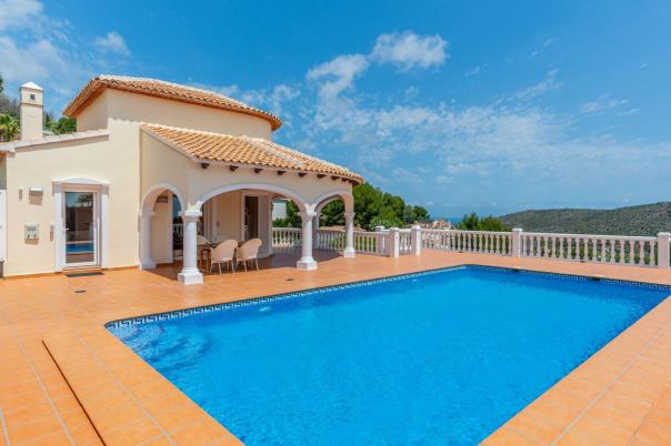 5 bed villa in Pedreguer