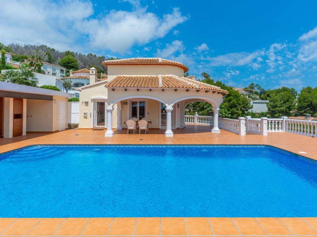 5 bed villa in Pedreguer