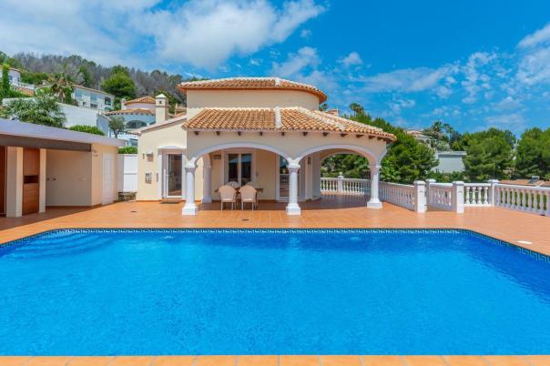 5 bed villa in Pedreguer