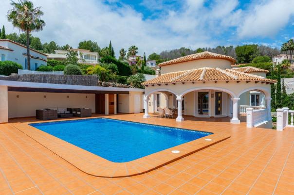 5 bed villa in Pedreguer