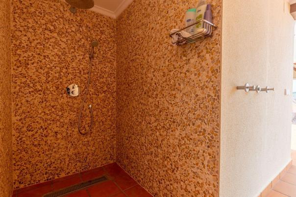 5 bed villa in Pedreguer