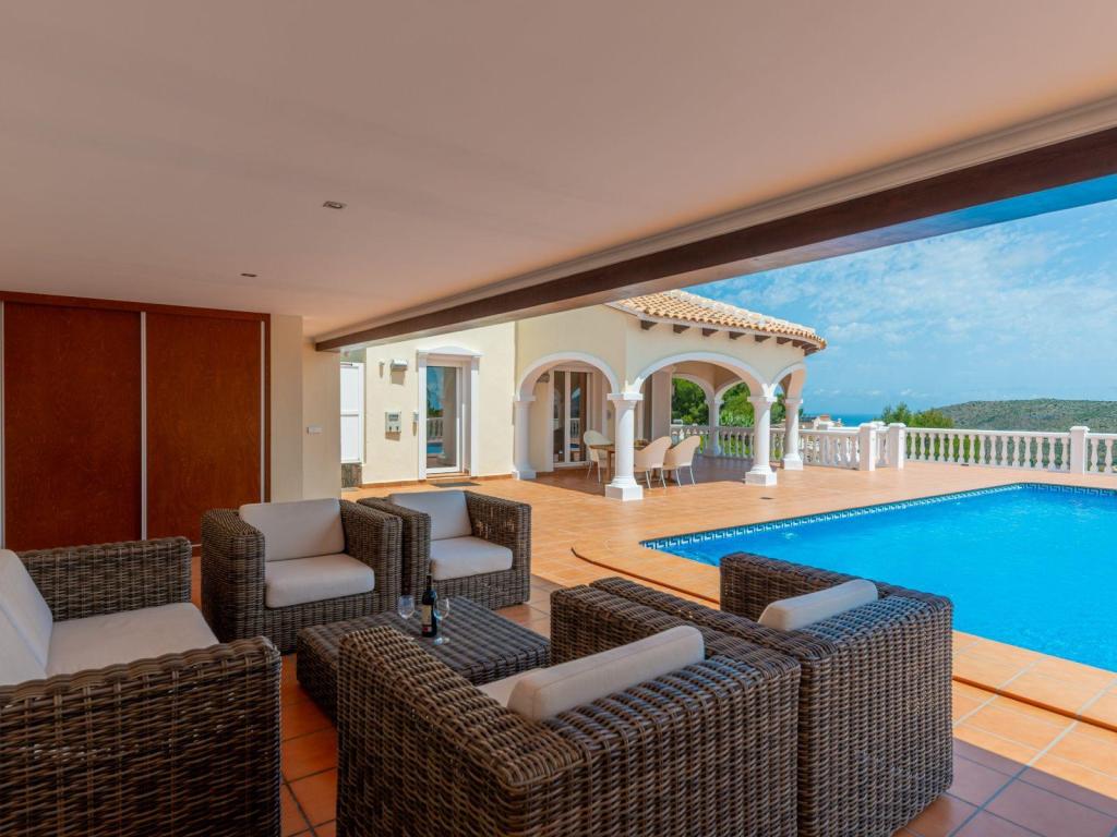 5 bed villa in Pedreguer