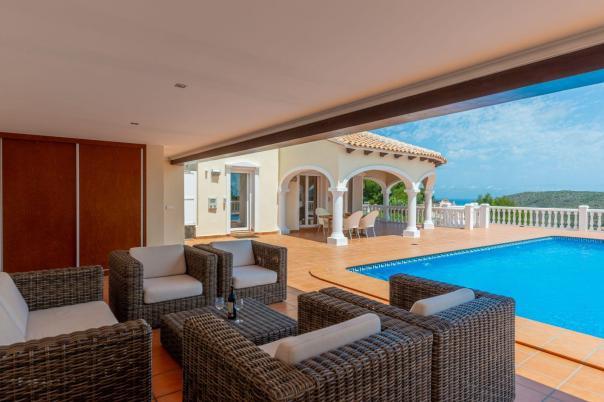 5 bed villa in Pedreguer