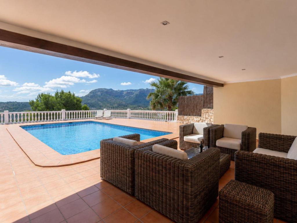 5 bed villa in Pedreguer